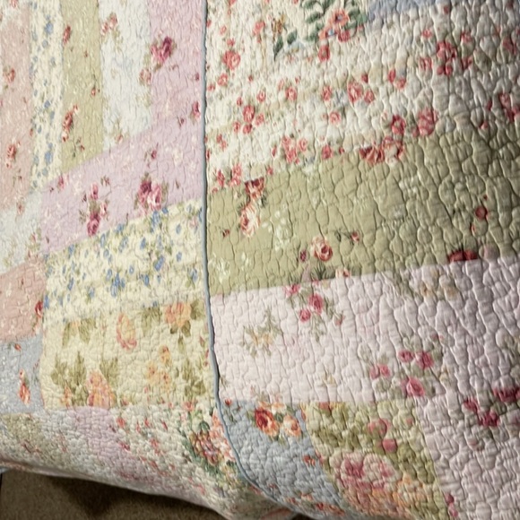 JCPenney Floral Twin Quilt with Sham - Picture 9 of 12